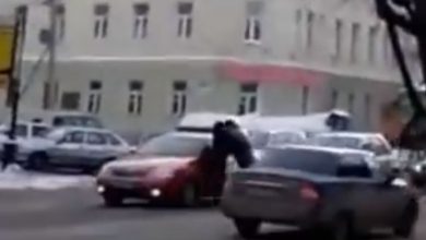 Câmera flagra briga brutal na Russia 2