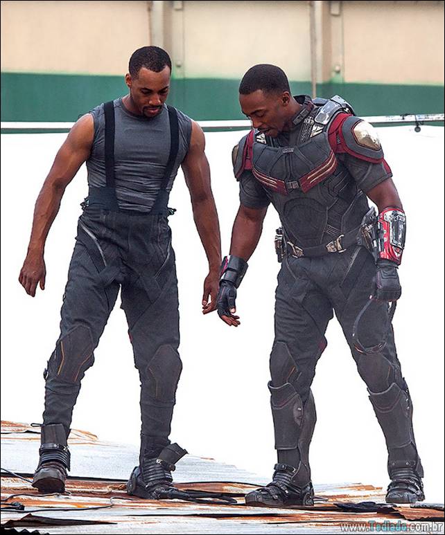 Atlanta, GA - Anthony Mackie as Falcon lands on set for a scene during the filming of 