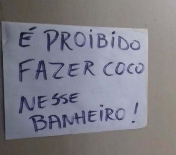 18 avisos engraçados que você só encontra nos banheiros brasileiros 2
