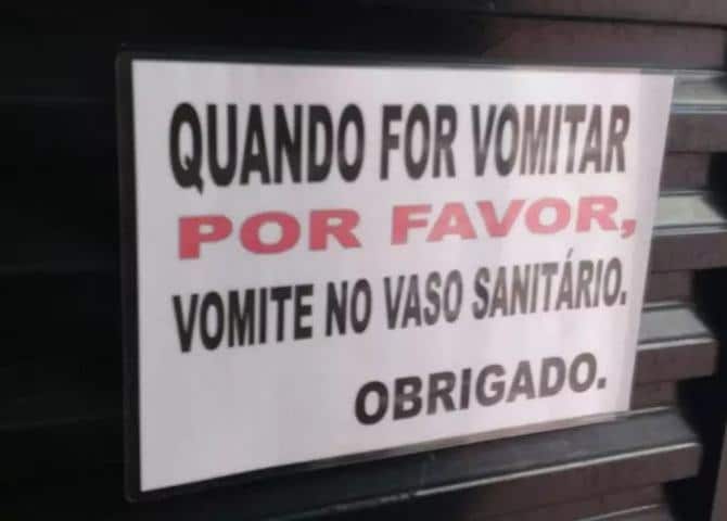 18 avisos engraçados que você só encontra nos banheiros brasileiros 3