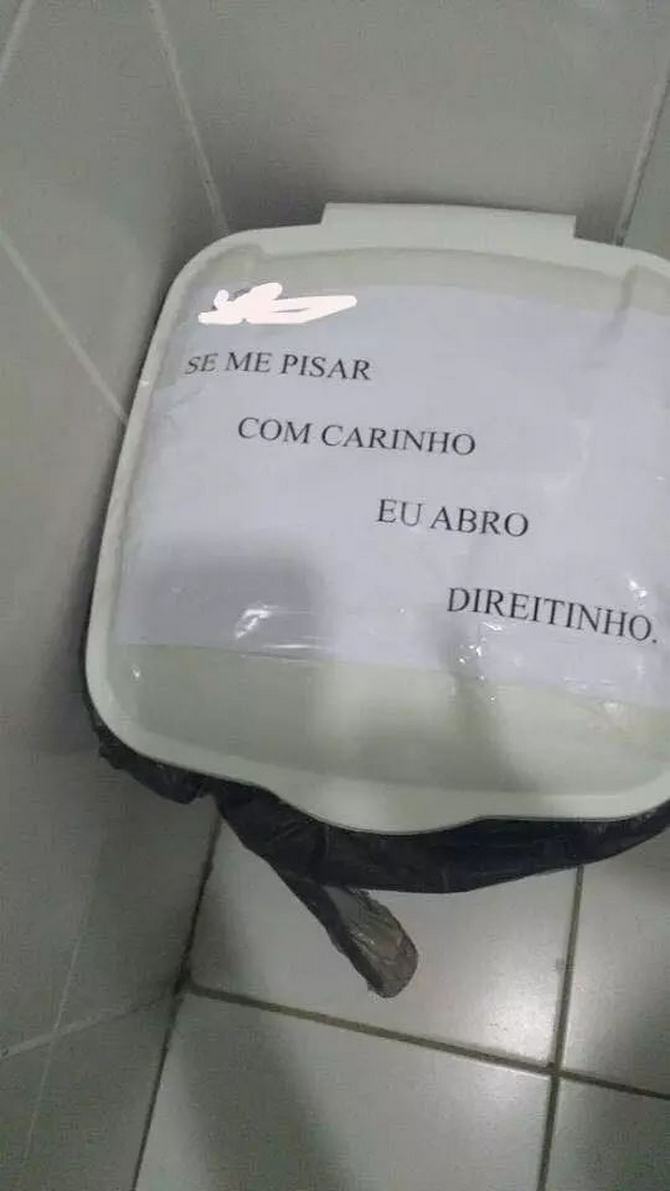 18 avisos engraçados que você só encontra nos banheiros brasileiros 6