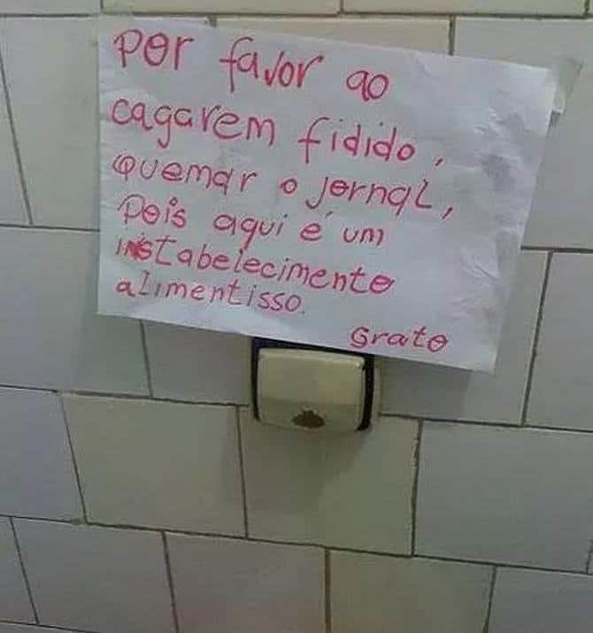 18 avisos engraçados que você só encontra nos banheiros brasileiros 13