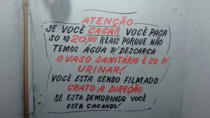 18 avisos engraçados que você só encontra nos banheiros brasileiros 14