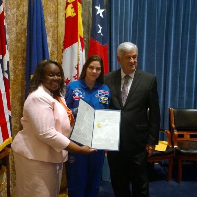 Garota de apenas 17 anos está sendo treinada pela NASA para ser a primeira pessoa em Marte 11