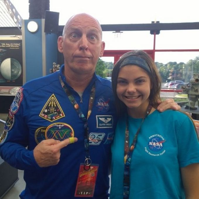 Garota de apenas 17 anos está sendo treinada pela NASA para ser a primeira pessoa em Marte 12