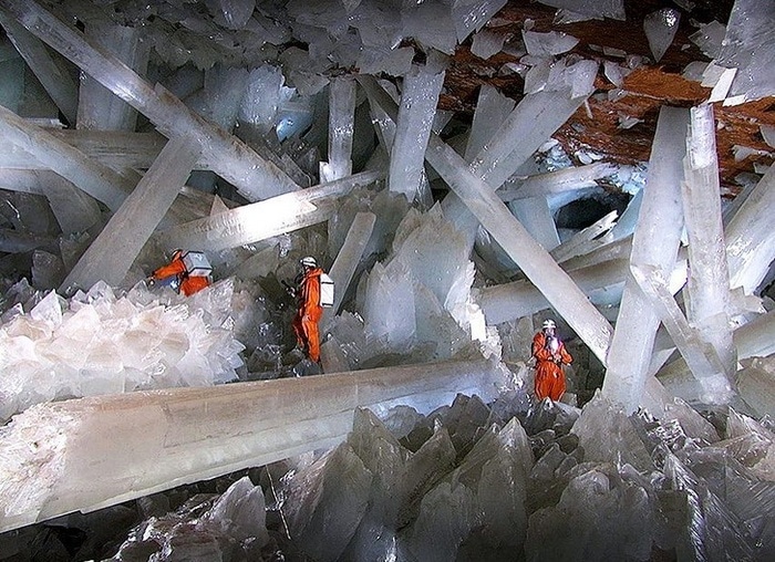 Naica Mine com cristais de selenita extremamente grandes, México.