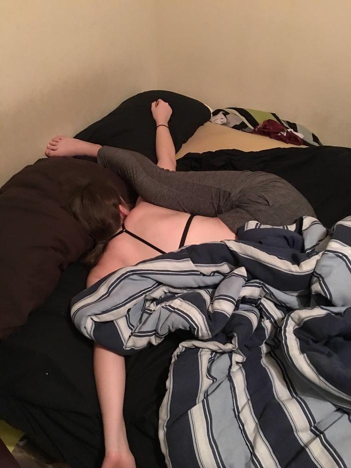 17 pessoas que dorme em posições estranhas 6