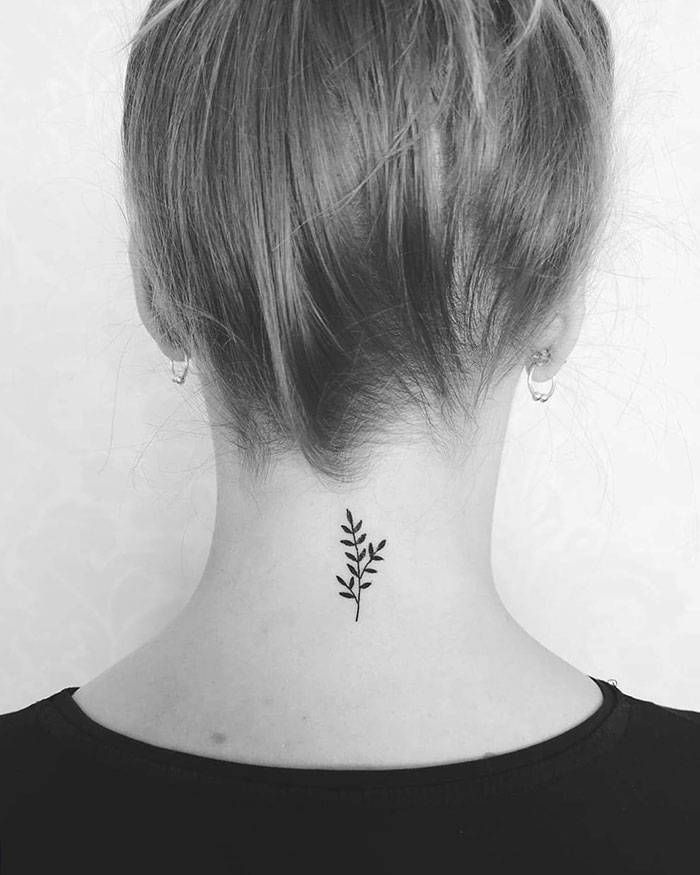 45 idéias inspiradoras de tatuagem para o pescoço e nuca 32