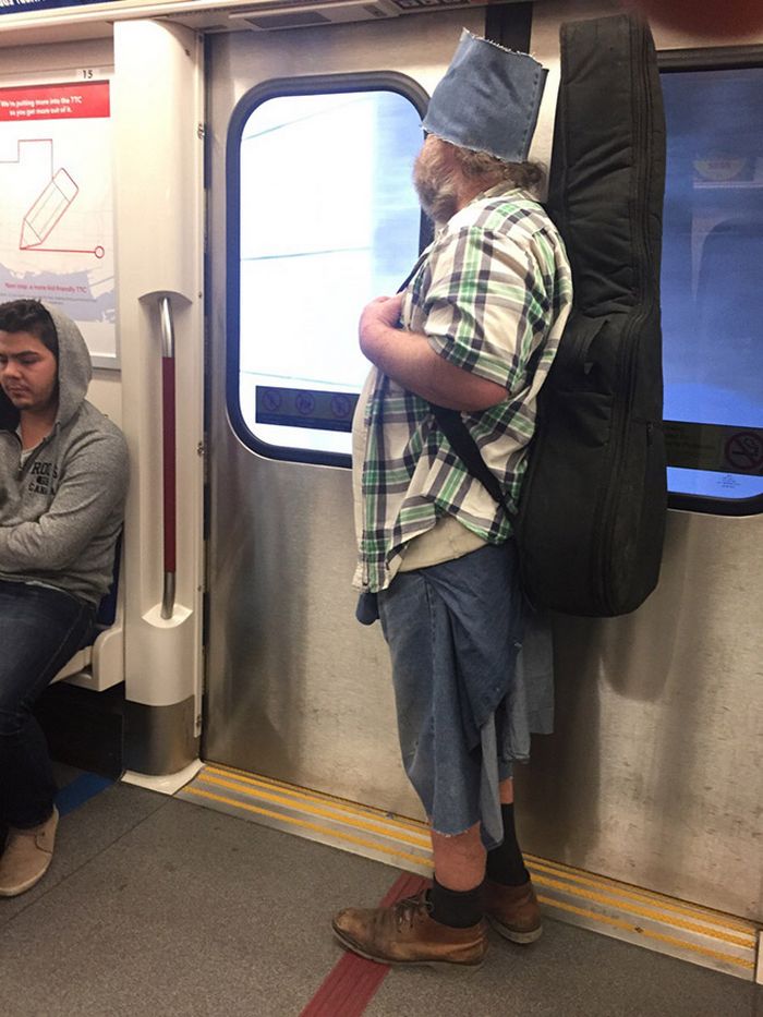 19 pessoas engraçadas e estranhas no metrô 8