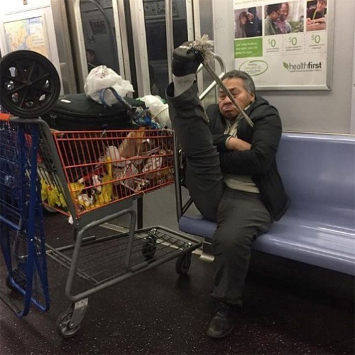 19 pessoas engraçadas e estranhas no metrô 16