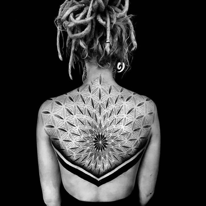 30 tatuagens impressionantes nas costas que são obras-primas 2