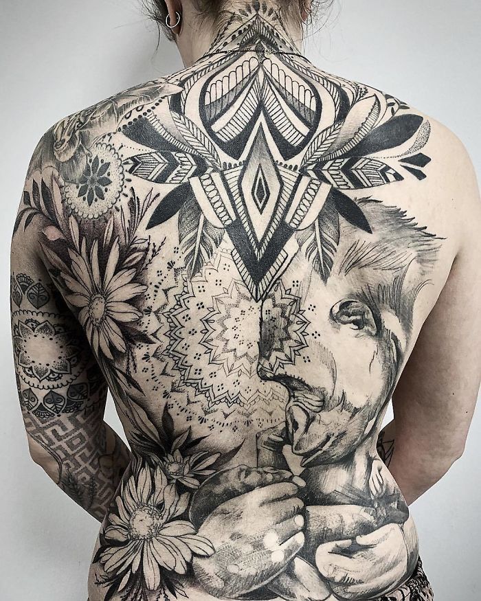 30 tatuagens impressionantes nas costas que são obras-primas 3