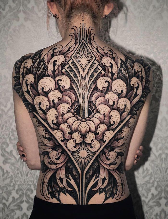30 tatuagens impressionantes nas costas que são obras-primas 15
