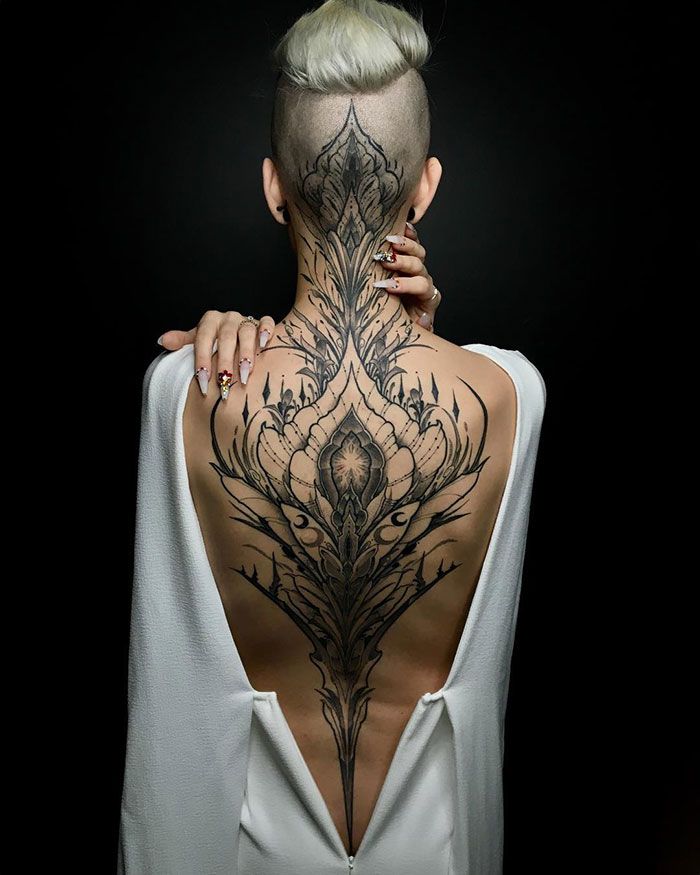 30 tatuagens impressionantes nas costas que são obras-primas 21