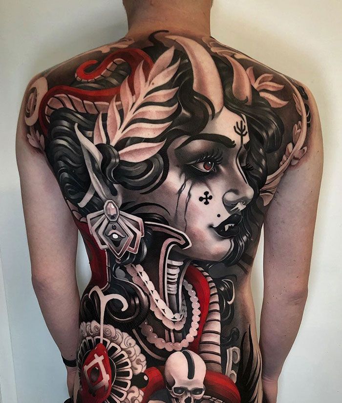 30 tatuagens impressionantes nas costas que são obras-primas 24