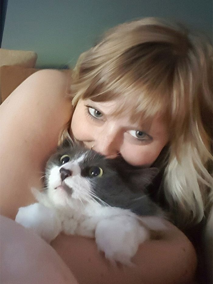 Gatos que odeiam estar em selfies com seus humanos (21 fotos) 9