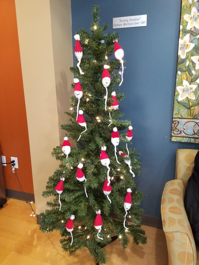 34 vezes funcionários criativos construíram árvores de Natal com temas de trabalho 6