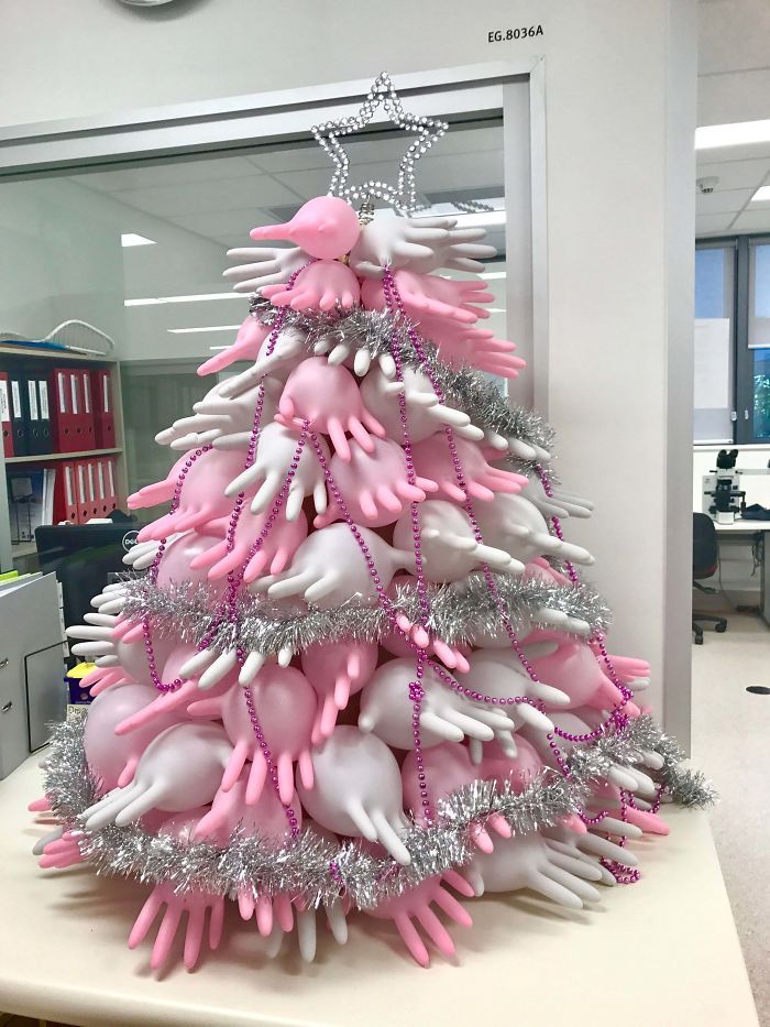 34 vezes funcionários criativos construíram árvores de Natal com temas de trabalho 7
