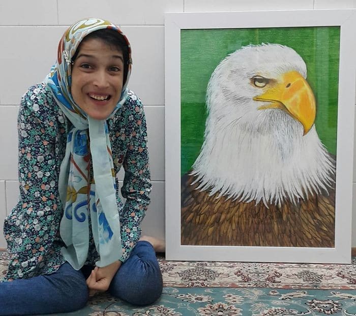 35 retratos incríveis desta artista iraniana com deficiência que usa apenas o Pé 7