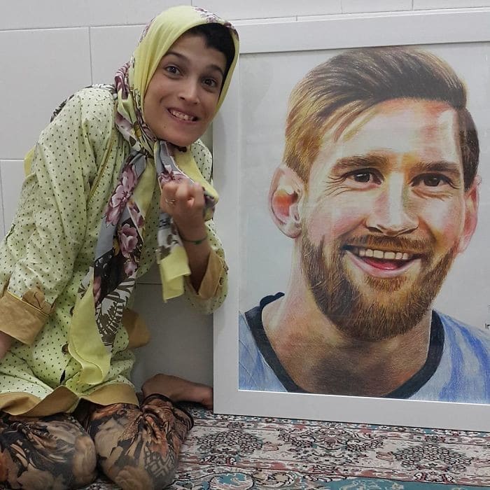 35 retratos incríveis desta artista iraniana com deficiência que usa apenas o Pé 8