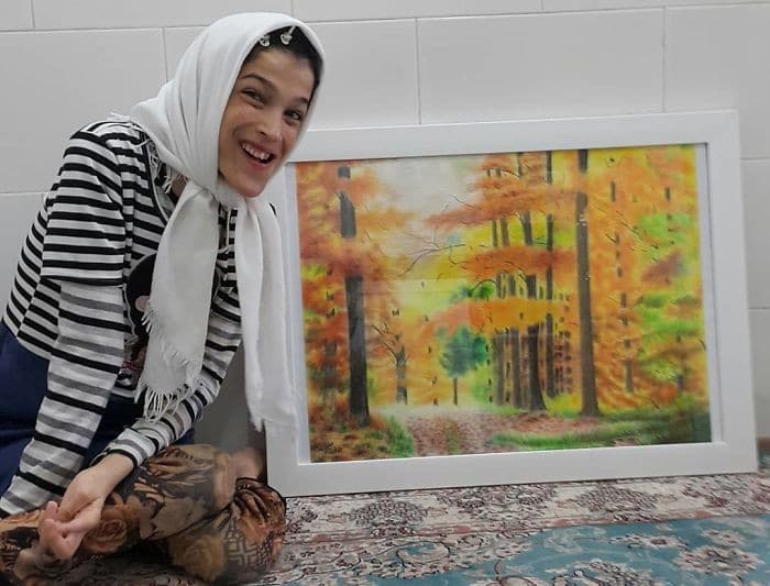 35 retratos incríveis desta artista iraniana com deficiência que usa apenas o Pé 23