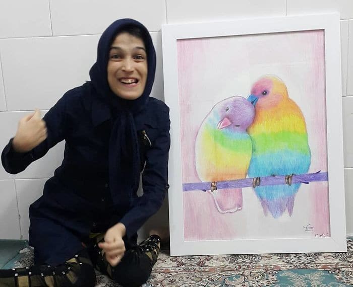35 retratos incríveis desta artista iraniana com deficiência que usa apenas o Pé 25