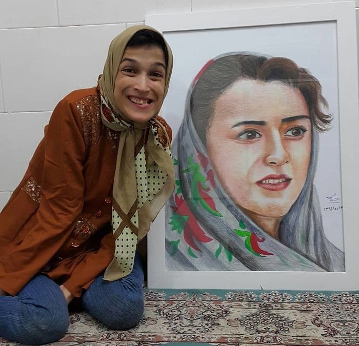 35 retratos incríveis desta artista iraniana com deficiência que usa apenas o Pé 26