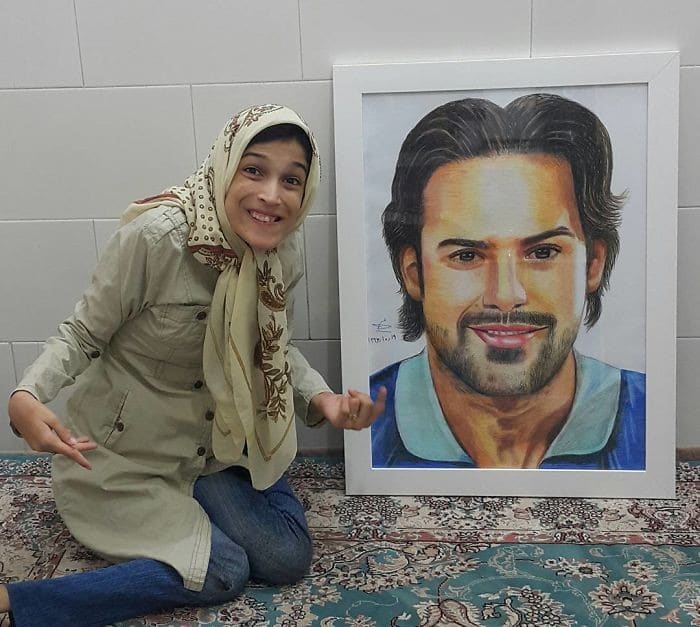 35 retratos incríveis desta artista iraniana com deficiência que usa apenas o Pé 29