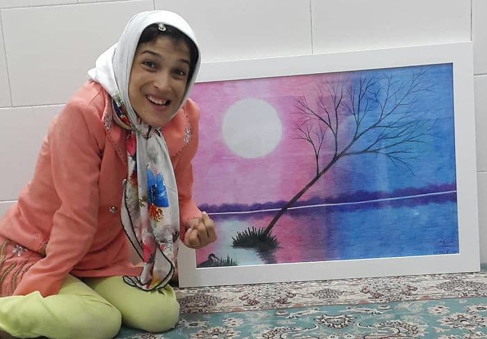 35 retratos incríveis desta artista iraniana com deficiência que usa apenas o Pé 31