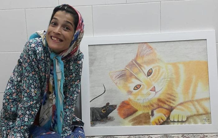 35 retratos incríveis desta artista iraniana com deficiência que usa apenas o Pé 32