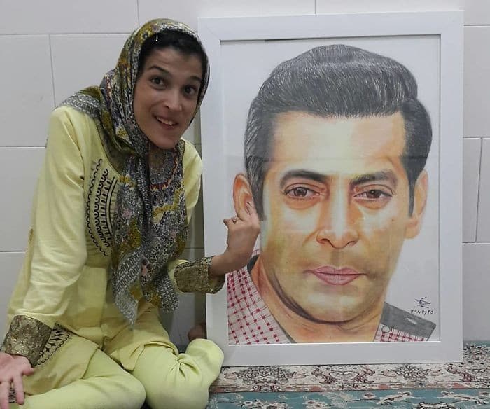 35 retratos incríveis desta artista iraniana com deficiência que usa apenas o Pé 33