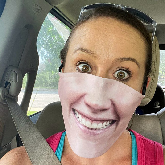 As pessoas estão se protegendo com máscaras engraçadas ultra-realistas (21 fotos) 13