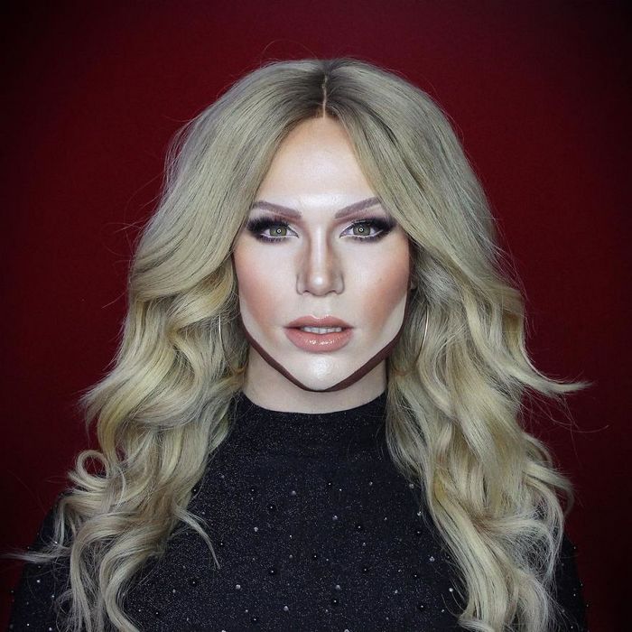Drag Queen é tão boa em maquiagem que pode se transformar em qualquer celebridade (29 fotos) 29