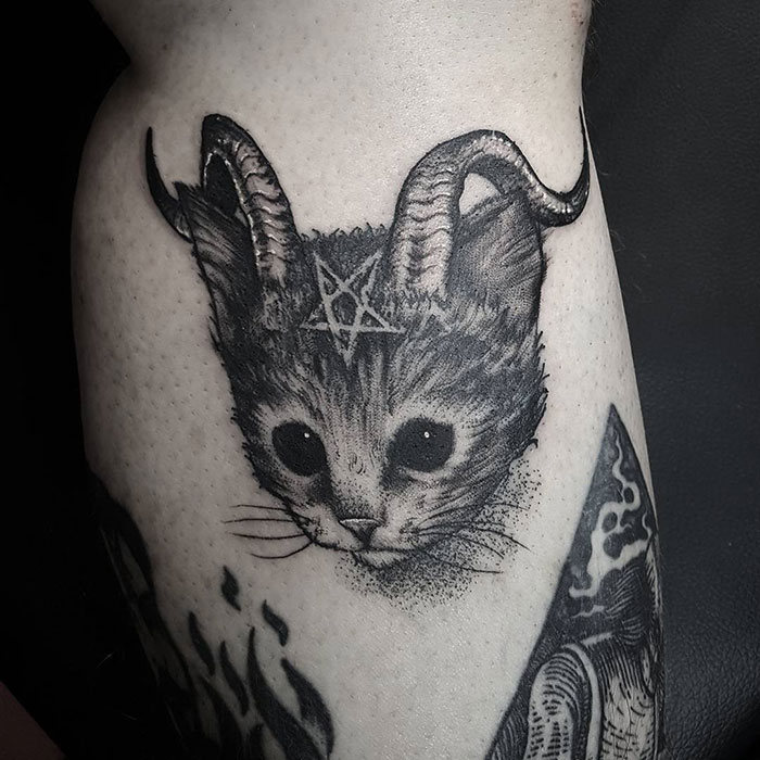 45 pessoas que fizeram tatuagens absolutamente incríveis de gatos 13