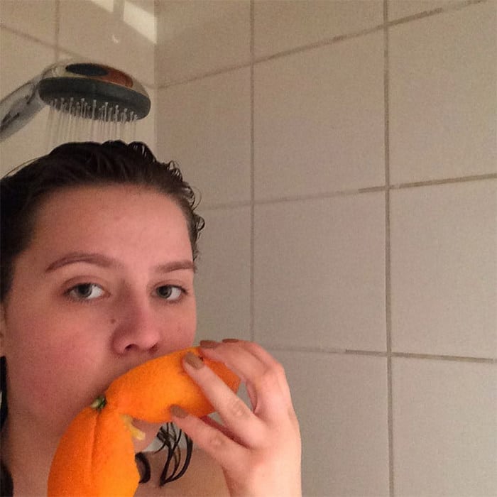 Existe uma comunidade online feita para pessoas que gostam de tomar banho de laranjas 12