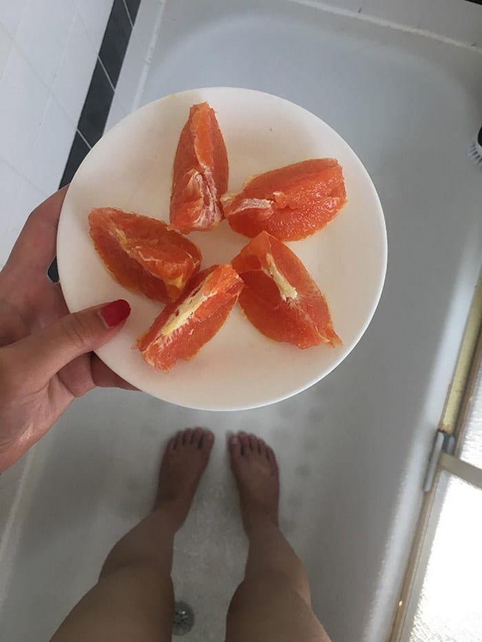 Existe uma comunidade online feita para pessoas que gostam de tomar banho de laranjas 14