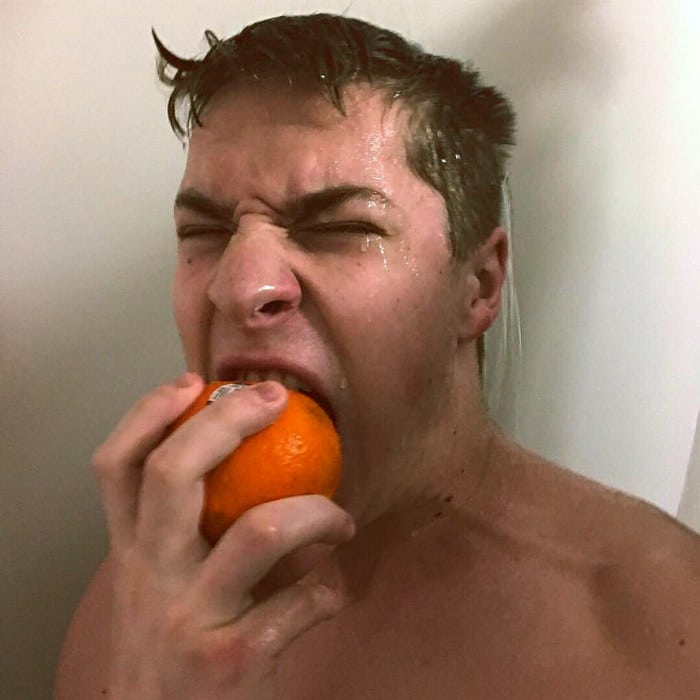 Existe uma comunidade online feita para pessoas que gostam de tomar banho de laranjas 17