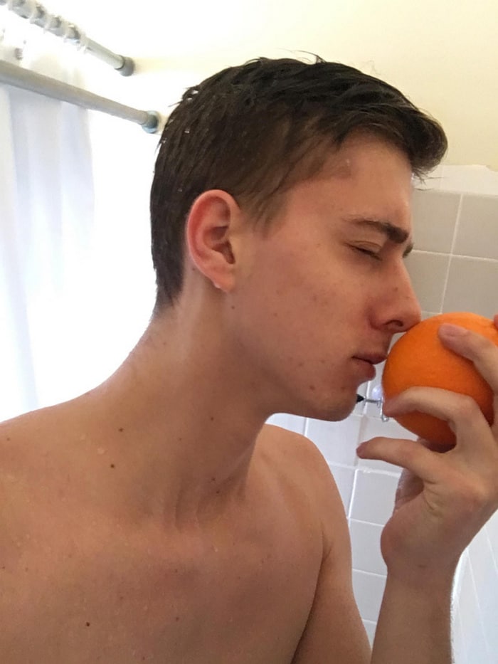 Existe uma comunidade online feita para pessoas que gostam de tomar banho de laranjas 18