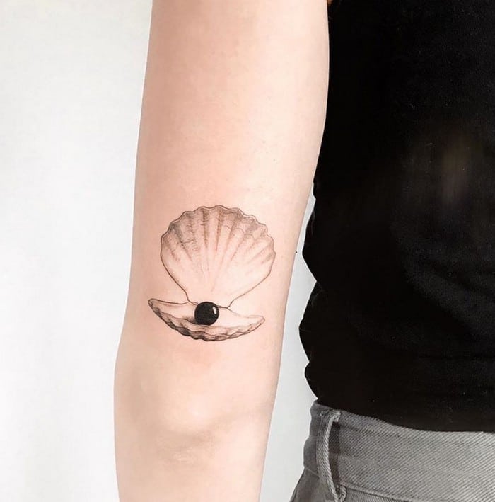 24 tatuagens minimalistas que são o equilíbrio ideal entre ousado e elegante 10
