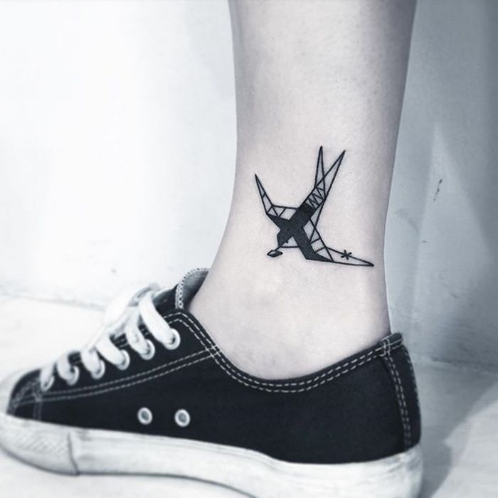 49 tatuagens pequenas para tornozelos que vão te encantar: são discretas e lindas! 2