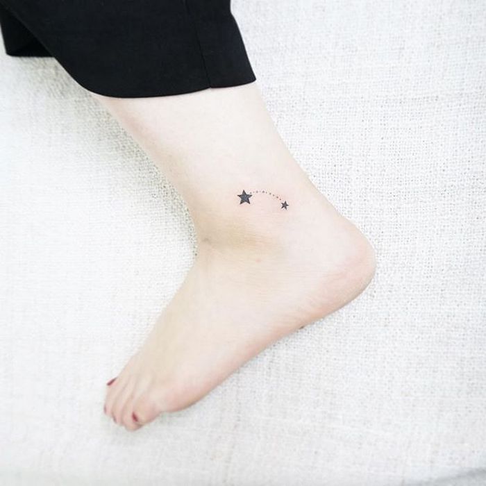49 tatuagens pequenas para tornozelos que vão te encantar: são discretas e lindas! 6