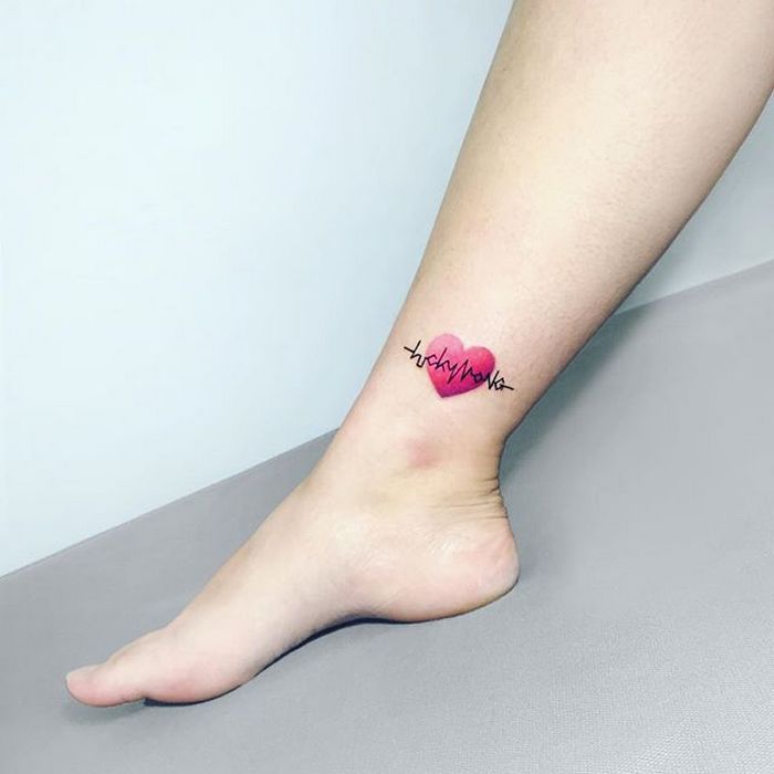 49 tatuagens pequenas para tornozelos que vão te encantar: são discretas e lindas! 13