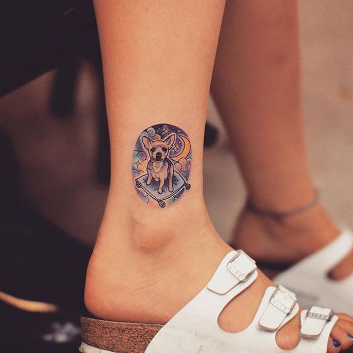 49 tatuagens pequenas para tornozelos que vão te encantar: são discretas e lindas! 26