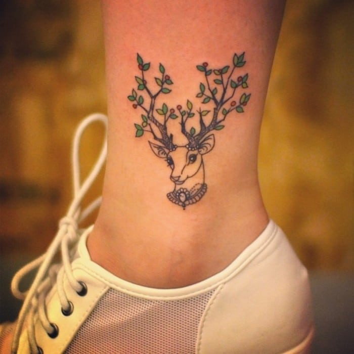 49 tatuagens pequenas para tornozelos que vão te encantar: são discretas e lindas! 30