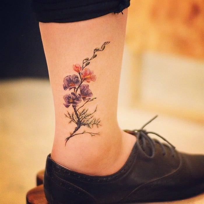 49 tatuagens pequenas para tornozelos que vão te encantar: são discretas e lindas! 34