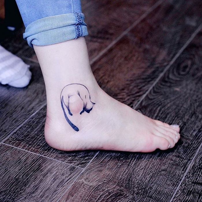 49 tatuagens pequenas para tornozelos que vão te encantar: são discretas e lindas! 39