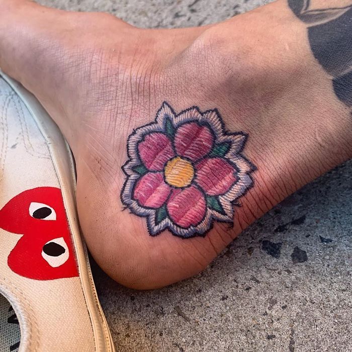 Artista cria tatuagens que parecem remendos costurados e aqui estão 44 de suas obras mais impressionantes 6