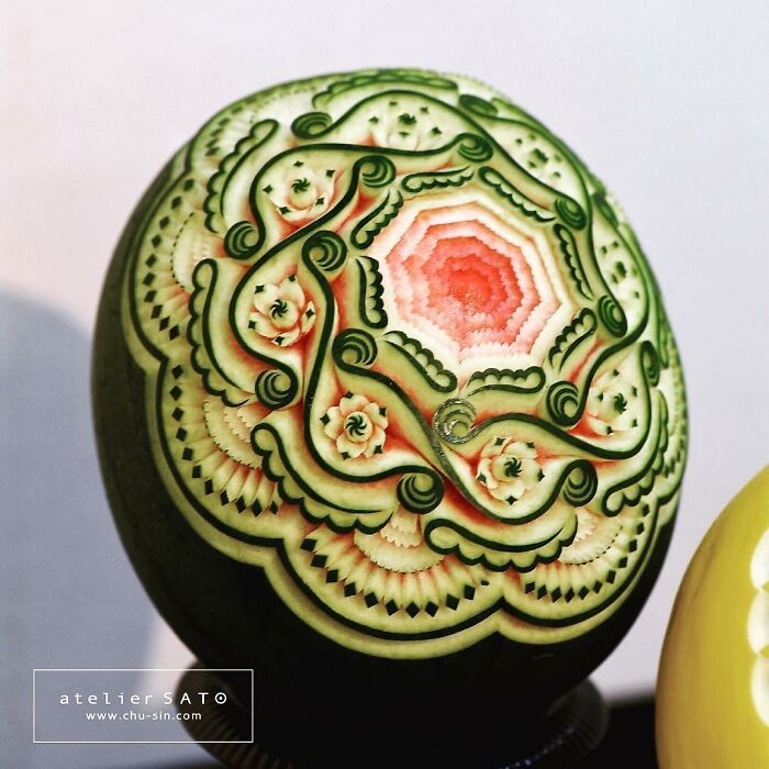 Artista japonês esculpe à mão padrões e ornamentos em comida 15