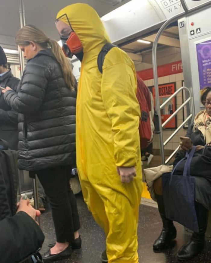 Esta página do Instagram está postando as máscaras do coronavírus mais ridículas vistas no metrô 19