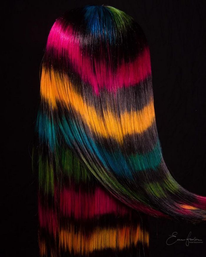 Um cabeleireiro australiano que transforma o cabelo em arco-íris 2